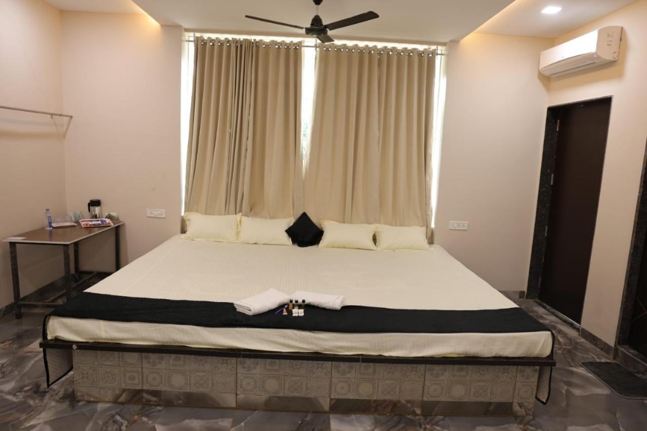 Navkar Palace Hotel & Resort, Sanawad Εξωτερικό φωτογραφία
